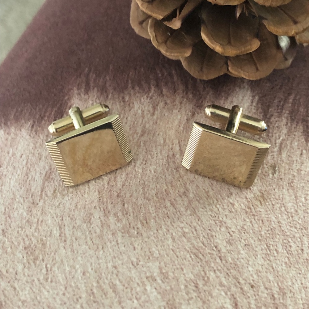 Vintage men’s rectangle gold plated cuff links
